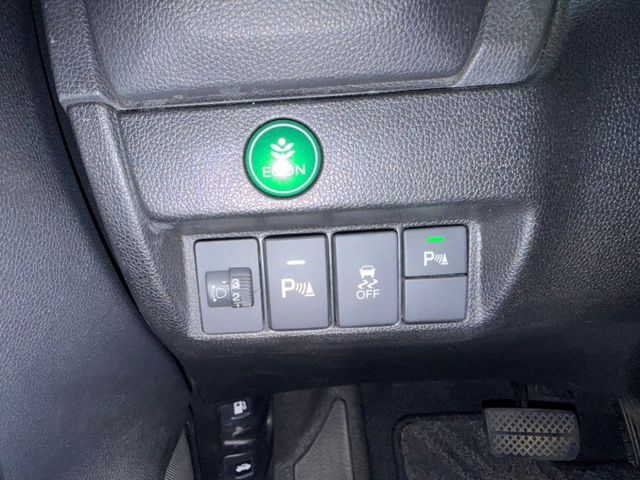 2015年Honda Fit 1.5 S 定速巡航/倒車顯影/循跡防滑  第9張相片