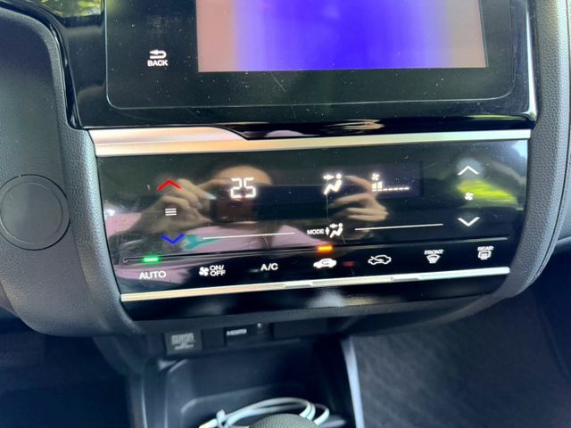 2015年Honda Fit 1.5 S 定速巡航/倒車顯影/循跡防滑  第11張相片