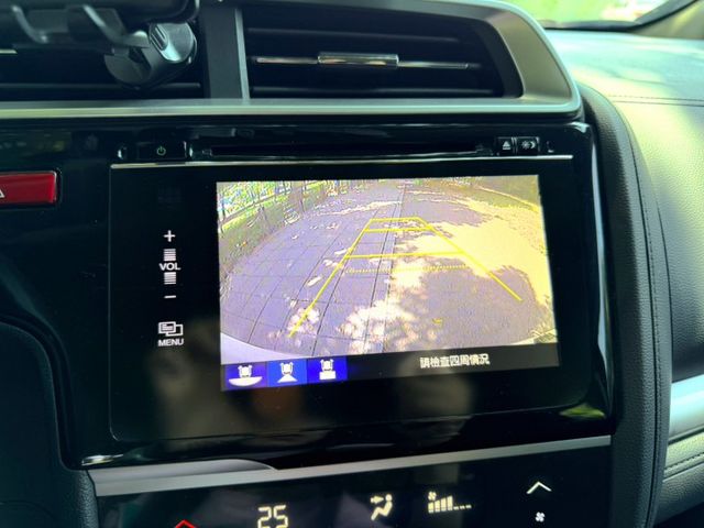 2015年Honda Fit 1.5 S 定速巡航/倒車顯影/循跡防滑  第13張相片