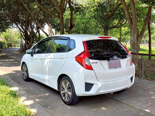 2015年Honda Fit 1.5 S 定速巡航/倒車顯影/循跡防滑  第14張相片
