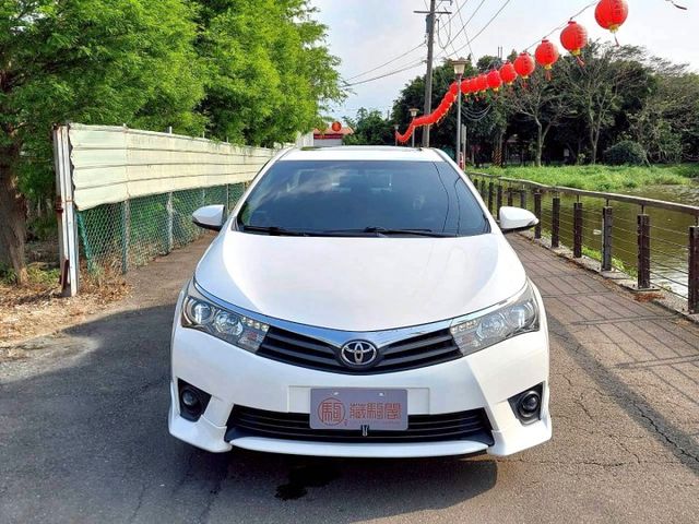 2013年Toyota Corolla Altis Z版 僅跑8萬~免鑰匙啟動/換檔撥片/電動天窗  第2張相片