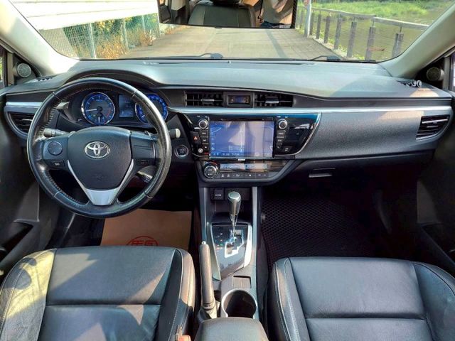 2013年Toyota Corolla Altis Z版 僅跑8萬~免鑰匙啟動/換檔撥片/電動天窗  第4張相片