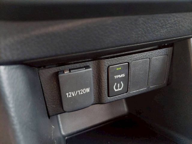 2013年Toyota Corolla Altis Z版 僅跑8萬~免鑰匙啟動/換檔撥片/電動天窗  第12張相片