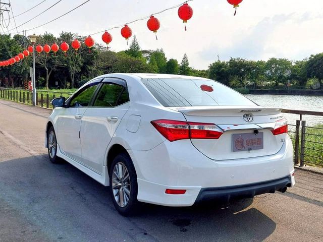 2013年Toyota Corolla Altis Z版 僅跑8萬~免鑰匙啟動/換檔撥片/電動天窗  第15張相片