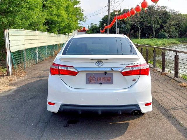 2013年Toyota Corolla Altis Z版 僅跑8萬~免鑰匙啟動/換檔撥片/電動天窗  第16張相片