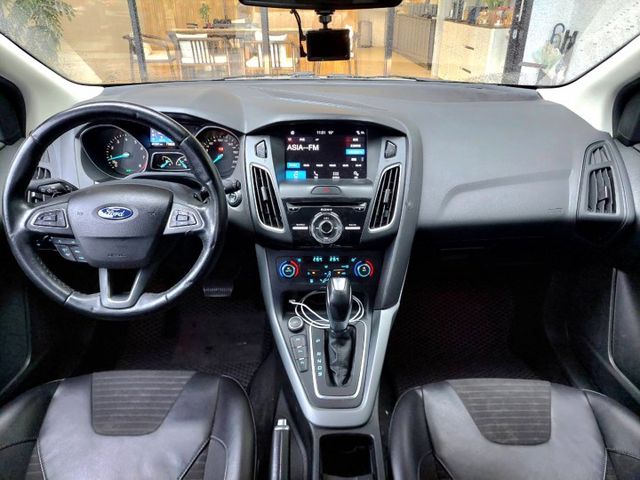 2017年Ford Focus 5D 1.5頂級運動型 變速箱已更新~全車原鈑件 電動天窗/自動停車/免鑰匙啟動  第4張相片