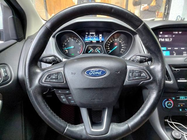 2017年Ford Focus 5D 1.5頂級運動型 變速箱已更新~全車原鈑件 電動天窗/自動停車/免鑰匙啟動  第7張相片