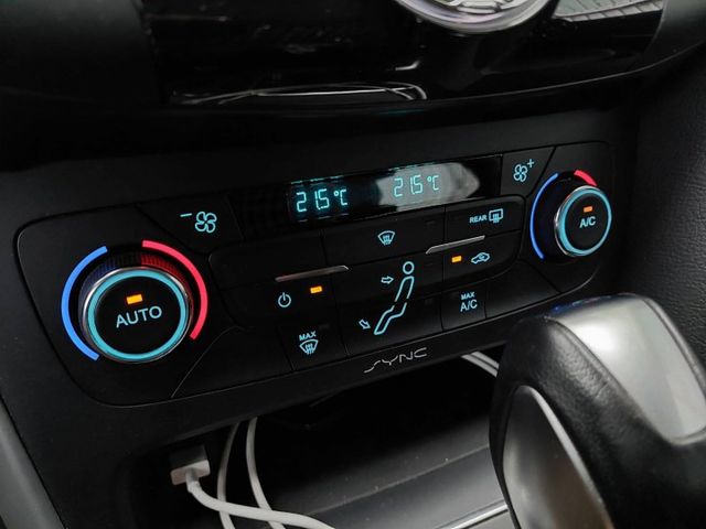 2017年Ford Focus 5D 1.5頂級運動型 變速箱已更新~全車原鈑件 電動天窗/自動停車/免鑰匙啟動  第13張相片