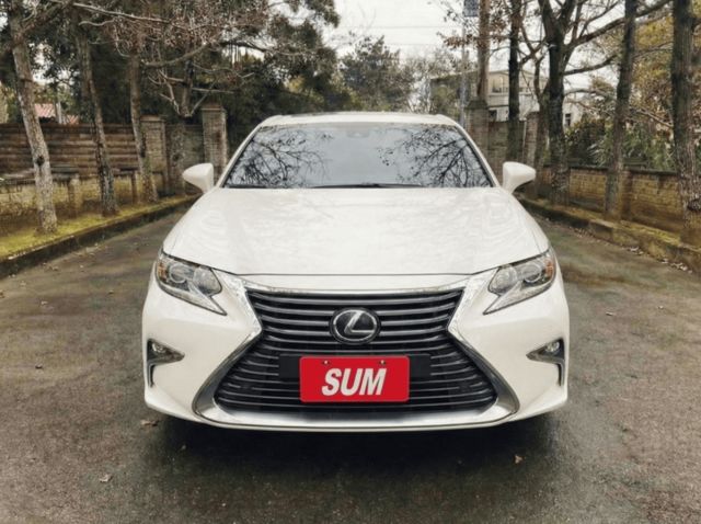 2016年Lexus ES200豪華版 僅跑7萬 電動天窗/車道變換輔助系統/倒車顯影  第2張相片
