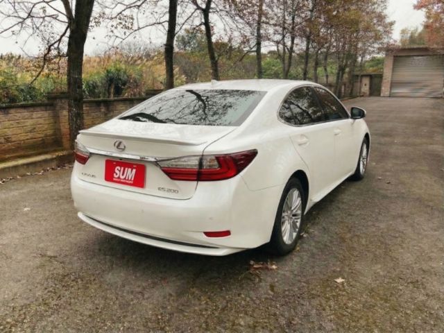 2016年Lexus ES200豪華版 僅跑7萬 電動天窗/車道變換輔助系統/倒車顯影  第12張相片