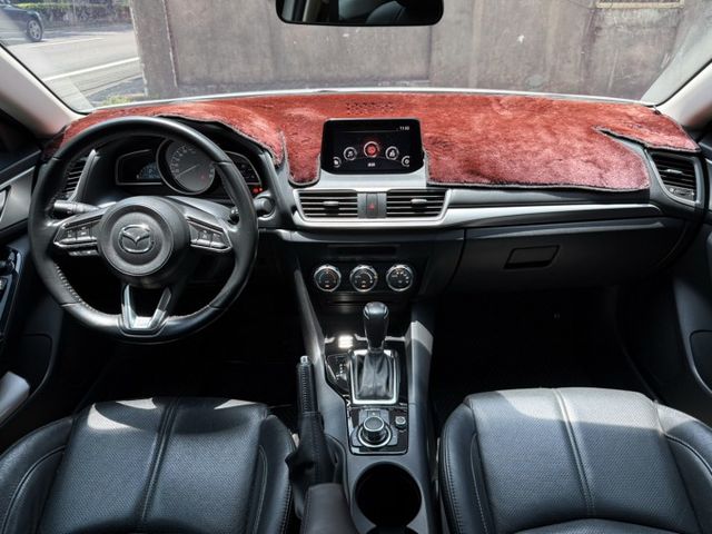 2017年Mazda3 4D  定速巡航/免鑰匙啟動/盲點偵測  第4張相片