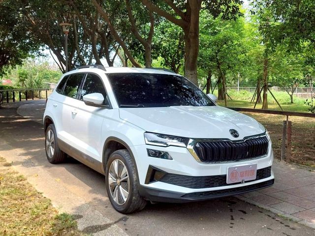 2023年Skoda Karoq 1.5 新雪山版 原廠保固中~ACC主動跟車/電動尾門/免鑰匙啟動  第3張相片
