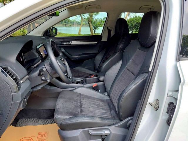 2023年Skoda Karoq 1.5 新雪山版 原廠保固中~ACC主動跟車/電動尾門/免鑰匙啟動  第5張相片