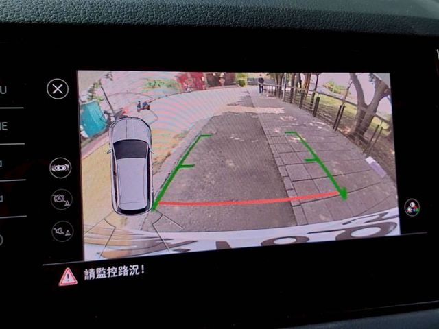 2023年Skoda Karoq 1.5 新雪山版 原廠保固中~ACC主動跟車/電動尾門/免鑰匙啟動  第16張相片