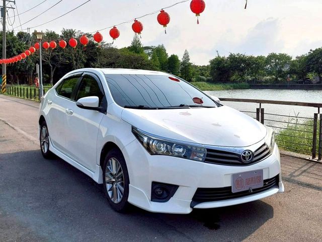 2013年Toyota Corolla Altis Z版 僅跑8萬~免鑰匙啟動/換檔撥片/電動天窗  第3張相片