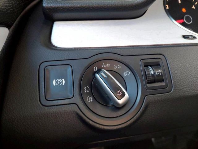 2009年Volkswagen Passat CC 2.0 柴油車 免鑰匙啟動/雙前座電動椅/恆溫空調  第9張相片