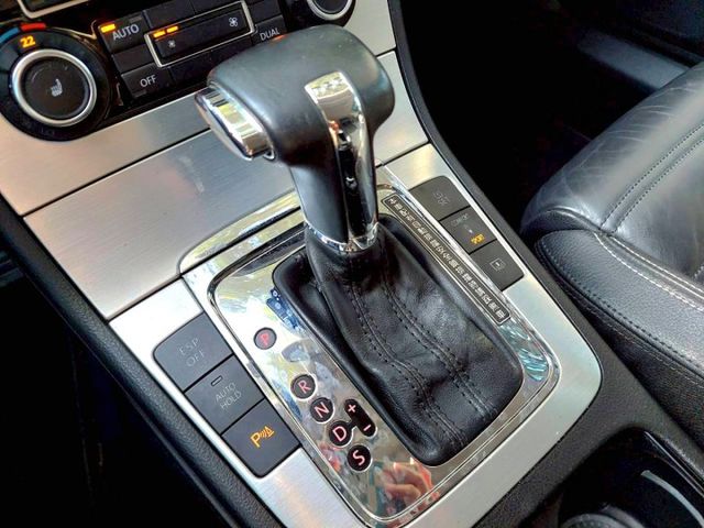 2009年Volkswagen Passat CC 2.0 柴油車 免鑰匙啟動/雙前座電動椅/恆溫空調  第11張相片