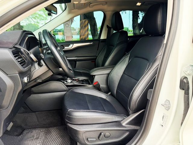 2020年Ford Kuga 旗艦~原廠保養紀錄/全景天窗/足踢感應式尾門/盲點。  第5張相片