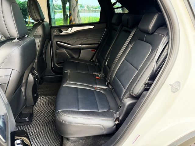 2020年Ford Kuga 旗艦~原廠保養紀錄/全景天窗/足踢感應式尾門/盲點。  第6張相片