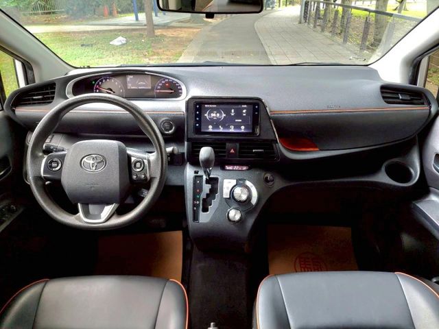 2022年Toyota Sienta 7人座豪華＋ 雙電動側滑門/車道變換輔助系統/定速巡航  第4張相片