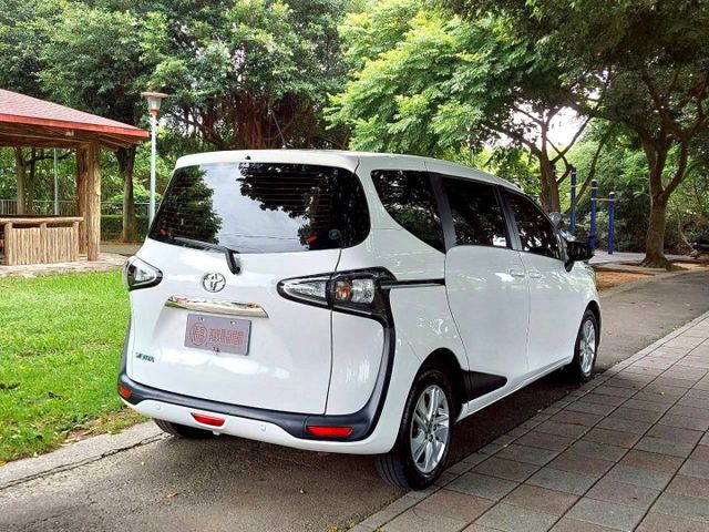 2022年Toyota Sienta 7人座豪華＋ 雙電動側滑門/車道變換輔助系統/定速巡航  第18張相片