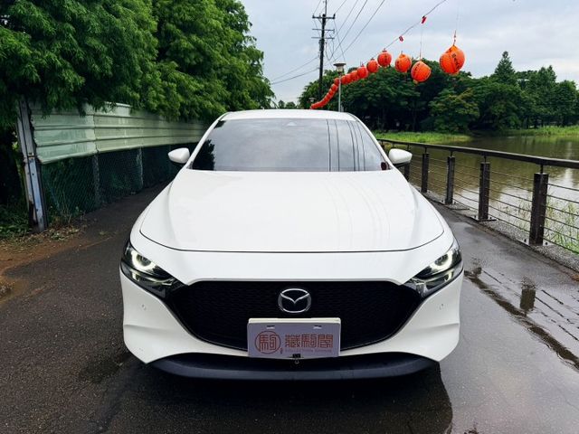 2022年MAZDA3 5D 免鑰匙啟動/環景影像/前後雷達  第2張相片