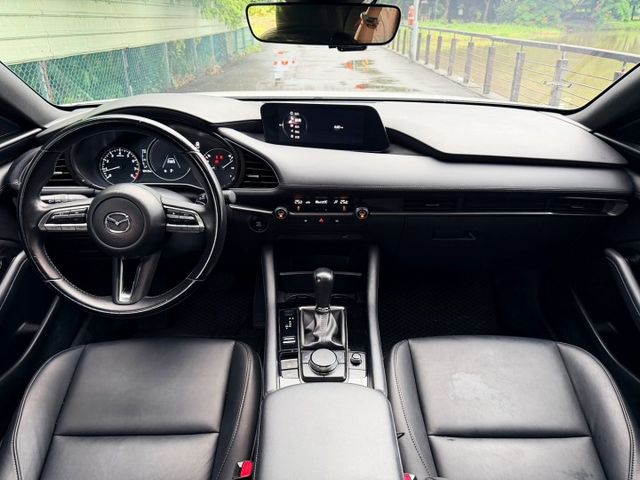 2022年MAZDA3 5D 免鑰匙啟動/環景影像/前後雷達  第4張相片