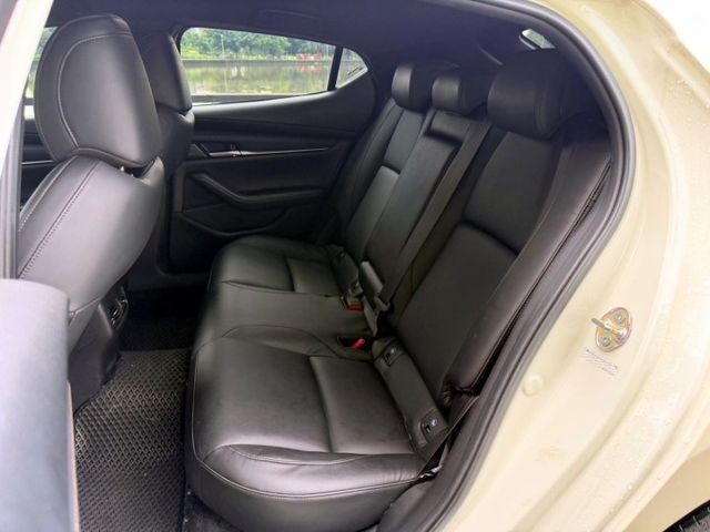 2022年MAZDA3 5D 免鑰匙啟動/環景影像/前後雷達  第6張相片