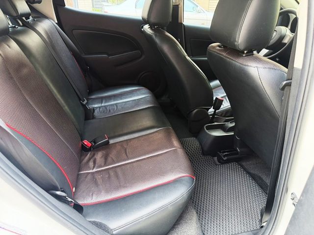 2011年MAZDA2 里程極少/全車漂亮/便宜代步小車~  第6張相片
