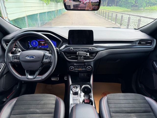 2022年Kuga EcoBoost 250 AWD ST-Line X 有4WD/全景天窗/電動尾門/盲點  第4張相片