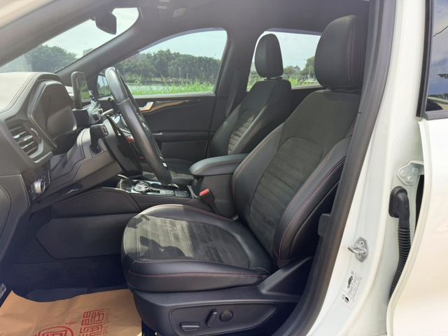2022年Kuga EcoBoost 250 AWD ST-Line X 有4WD/全景天窗/電動尾門/盲點  第5張相片
