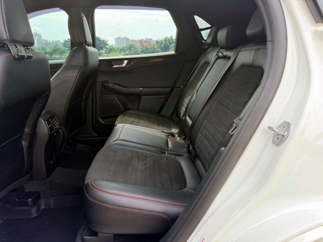 2022年Kuga EcoBoost 250 AWD ST-Line X 有4WD/全景天窗/電動尾門/盲點  第6張相片