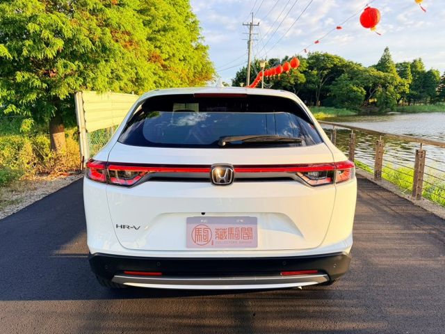 2023年HR-V尊榮P版頂規~低里程跑兩萬~原廠保固2028年~LV2跟車/盲點/電動尾門/車道維持~可全貸  第10張相片