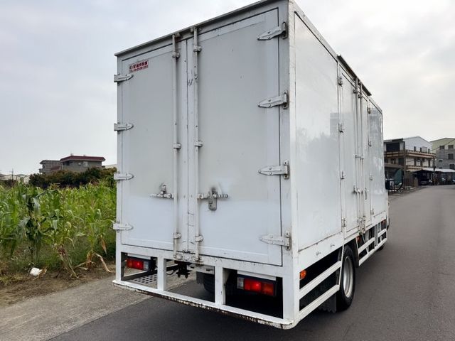 14.5尺 貨車 載重升級5噸！免加尿素！『自排』好上手~搭載高頂190公分塑鋁廂  老闆or司機任何人都可輕鬆駕馭  第4張相片