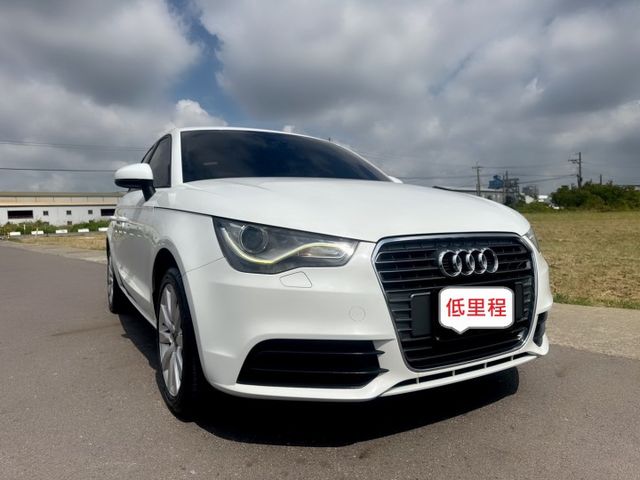 一手車~低里程~剛完成定保~國產價格買進口五門掀背小車~動力充足~停車便利~省油省稅金~  第2張相片