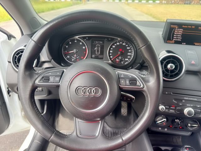 一手車~低里程~剛完成定保~國產價格買進口五門掀背小車~動力充足~停車便利~省油省稅金~  第7張相片