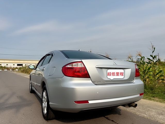 經典車款~妥善率高~動力佳~一手車~低里程~年均里程7200公里~超大乘坐空間~內外狀況佳~最舒適豪華房車~首選代步車款  第3張相片