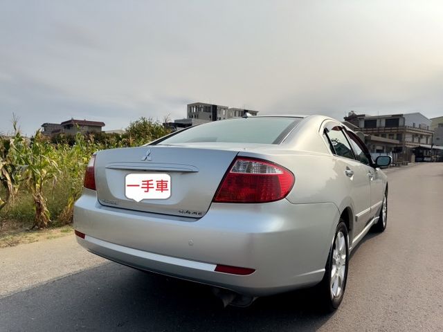 經典車款~妥善率高~動力佳~一手車~低里程~年均里程7200公里~超大乘坐空間~內外狀況佳~最舒適豪華房車~首選代步車款  第4張相片