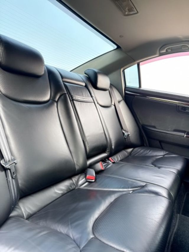 經典車款~妥善率高~動力佳~一手車~低里程~年均里程7200公里~超大乘坐空間~內外狀況佳~最舒適豪華房車~首選代步車款  第16張相片