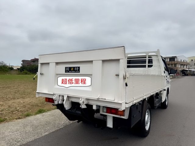 豪華型~超低里程~原廠保養~內外如新~有力耐操好操控~搭載升降尾門~載貨空間大~初創老闆or企業增購~商用車首選!  第4張相片