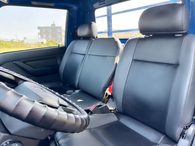 市場唯一兩噸半貨車~載貨空間大~原廠保養~『自排』好上手~老闆/員工都可輕鬆駕馭  工作賺錢好幫手 發財商用車-第一首選  第12張相片