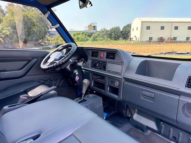 市場唯一兩噸半貨車~載貨空間大~原廠保養~『自排』好上手~老闆/員工都可輕鬆駕馭  工作賺錢好幫手 發財商用車-第一首選  第13張相片
