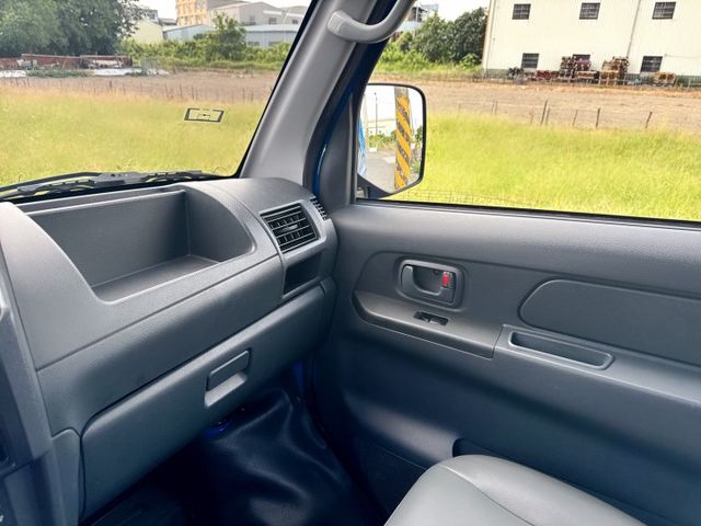 自排  1.5L 新引擎-2WD~框式木床 『自排』好駕馭~工作開車輕鬆  載貨空間大,省油省稅金,輕商首選  第10張相片