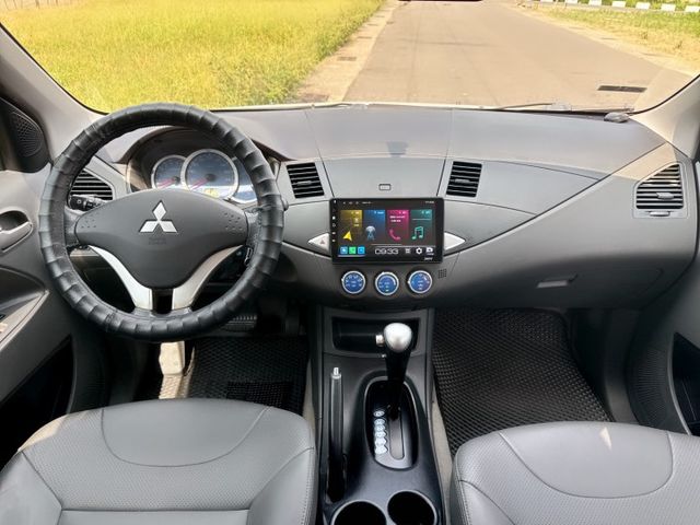 超『低』里程~年均里程5300公里 一手車~後廂大空間~影音安卓機~『商旅大贏家❖跨界多功能商旅』旅行露營+商務用途兼具  第5張相片