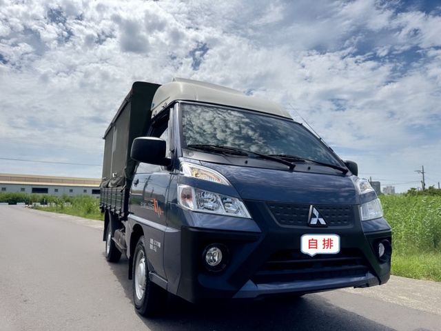 媲美新車等級~一手車~新車保固中+全程原廠保養 「自排」貨車  老闆/員工輕鬆駕馭～搭載五面掀帆布~  第3張相片
