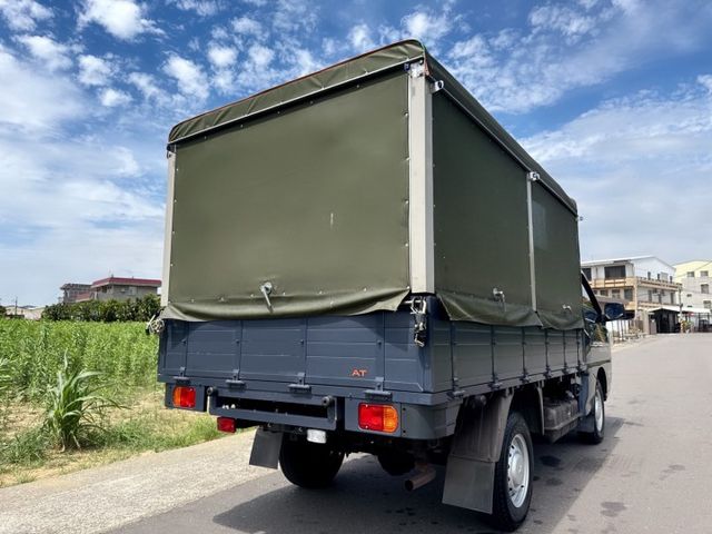 媲美新車等級~一手車~新車保固中+全程原廠保養 「自排」貨車  老闆/員工輕鬆駕馭～搭載五面掀帆布~  第5張相片