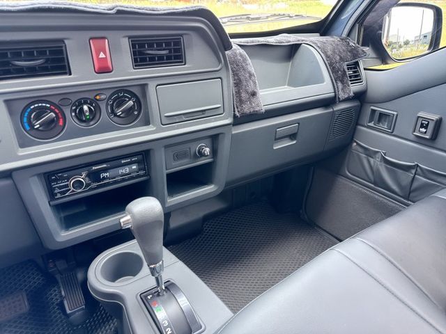 媲美新車等級~一手車~新車保固中+全程原廠保養 「自排」貨車  老闆/員工輕鬆駕馭～搭載五面掀帆布~  第11張相片