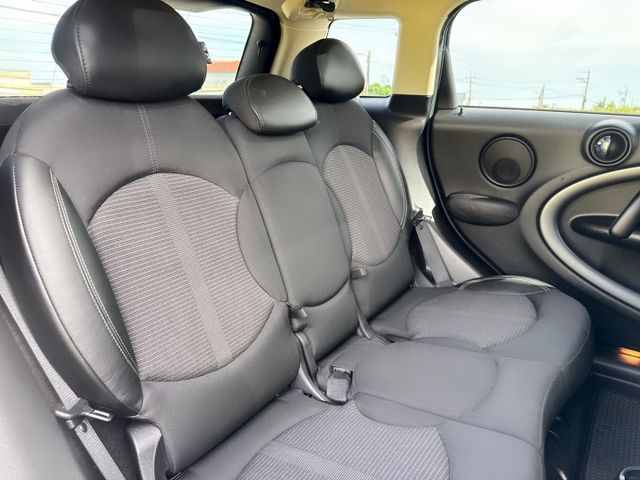 年均里程8400公里  市場稀缺車型~車況如新~車庫車  全程原廠保養~四輪更換全新輪胎『汎德總代理★里程保證★一手車』  第18張相片