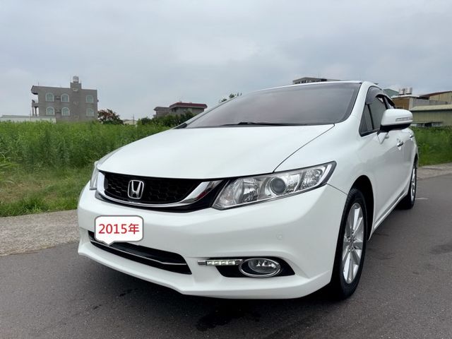 VTI-S版 頂級款 動力充足  超低里程~年均里程7200公里  省油省稅~搭載環景系統  外型流線帥氣~代步通勤首選  第2張相片