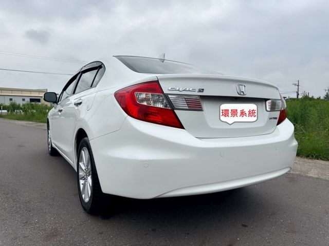 VTI-S版 頂級款 動力充足  超低里程~年均里程7200公里  省油省稅~搭載環景系統  外型流線帥氣~代步通勤首選  第4張相片